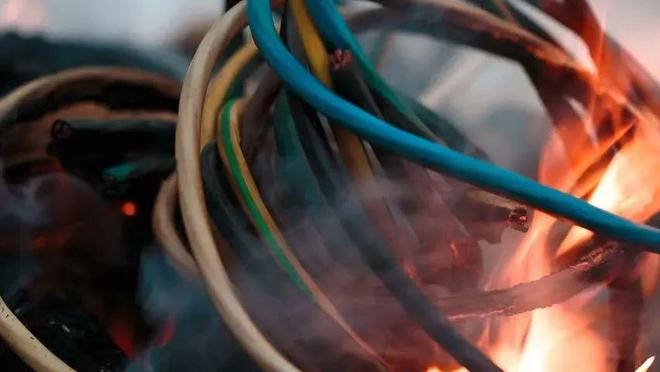 ţ������ - �����Ժ�Ϊһ��